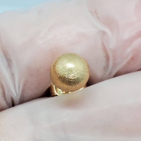 18k Solid Gold Stud Earrings - Picture 7 of 9